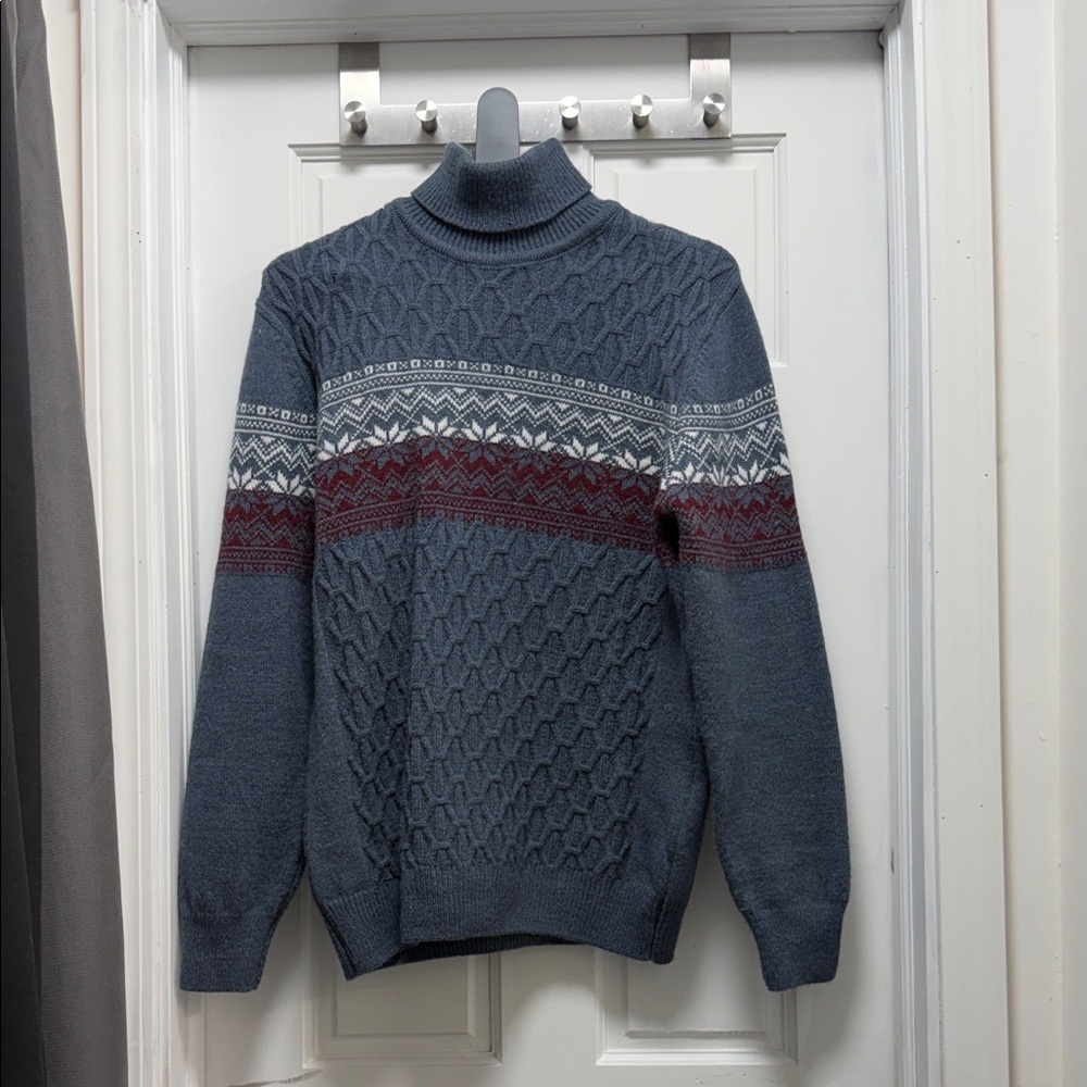 Elegant Turtleneck Sweater in Blue and Red